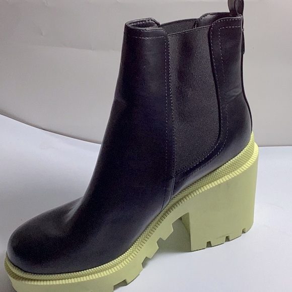 Nine West Women’s Forme Chelsea Lug Sole Booties size 11M Black/Green - Picture 4 of 6
